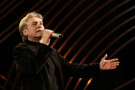 Nino D'Angelo festeggia 60 anni in concerto a Napoli